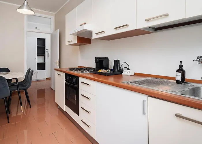 Stylish Two-Bedroom Near Fiera Exhibition Area Just Minutes From Wagner Metro Station Red Line M1