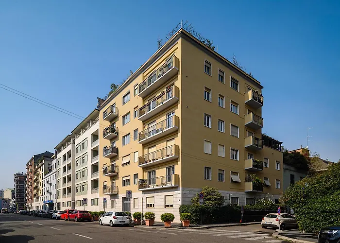 Stylish Two-Bedroom Near Fiera Exhibition Area Just Minutes From Wagner Metro Station Red Line M1